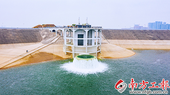 1月30日上午，珠江三角洲水资源配置工程全线通水，西江水首次正式流入深圳公明水库。1.jpg